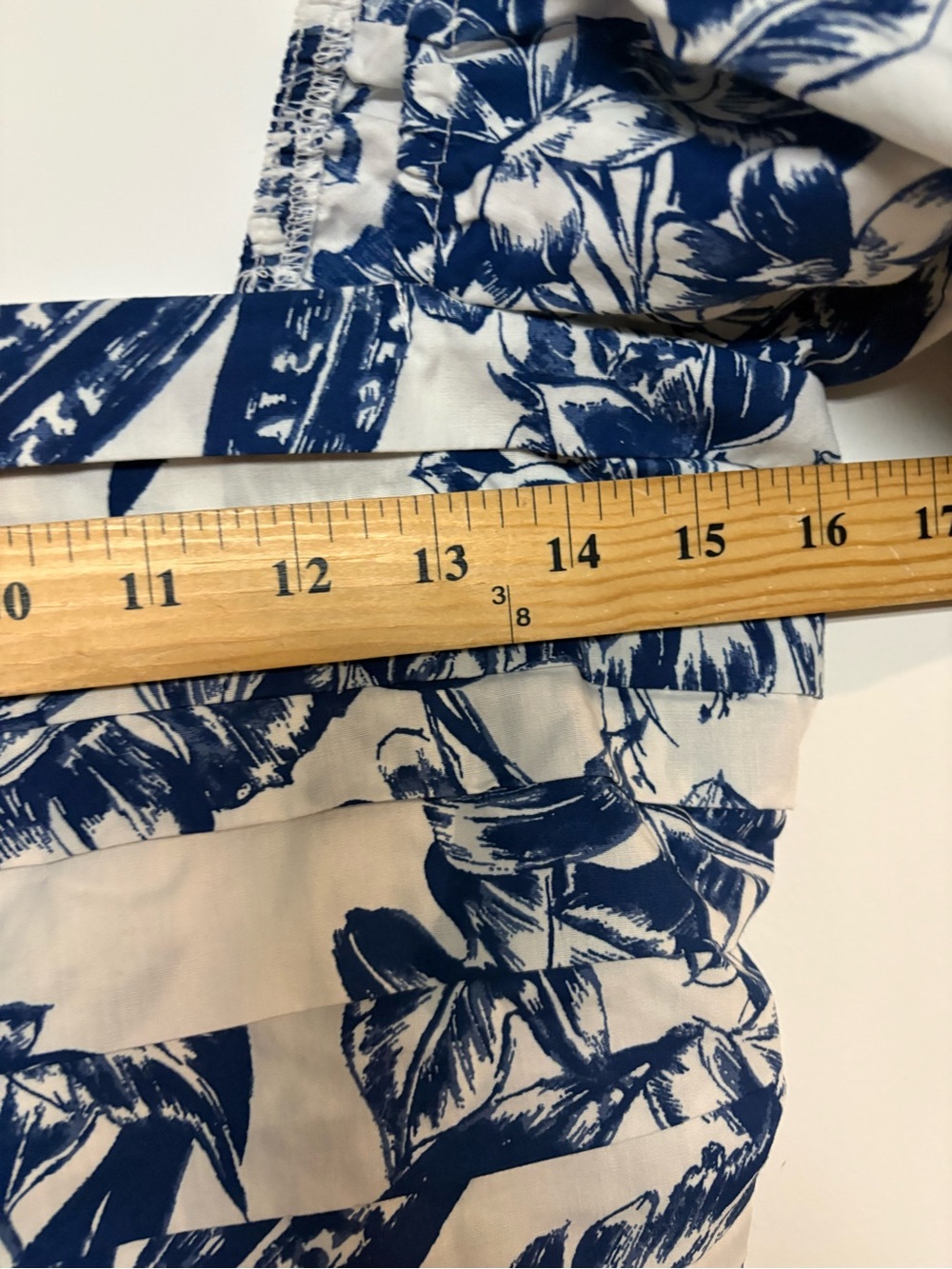 Abercrombie & Fitch Blue and White Floral Puff-Sleeve Midi Dress - Picture 5 of 7